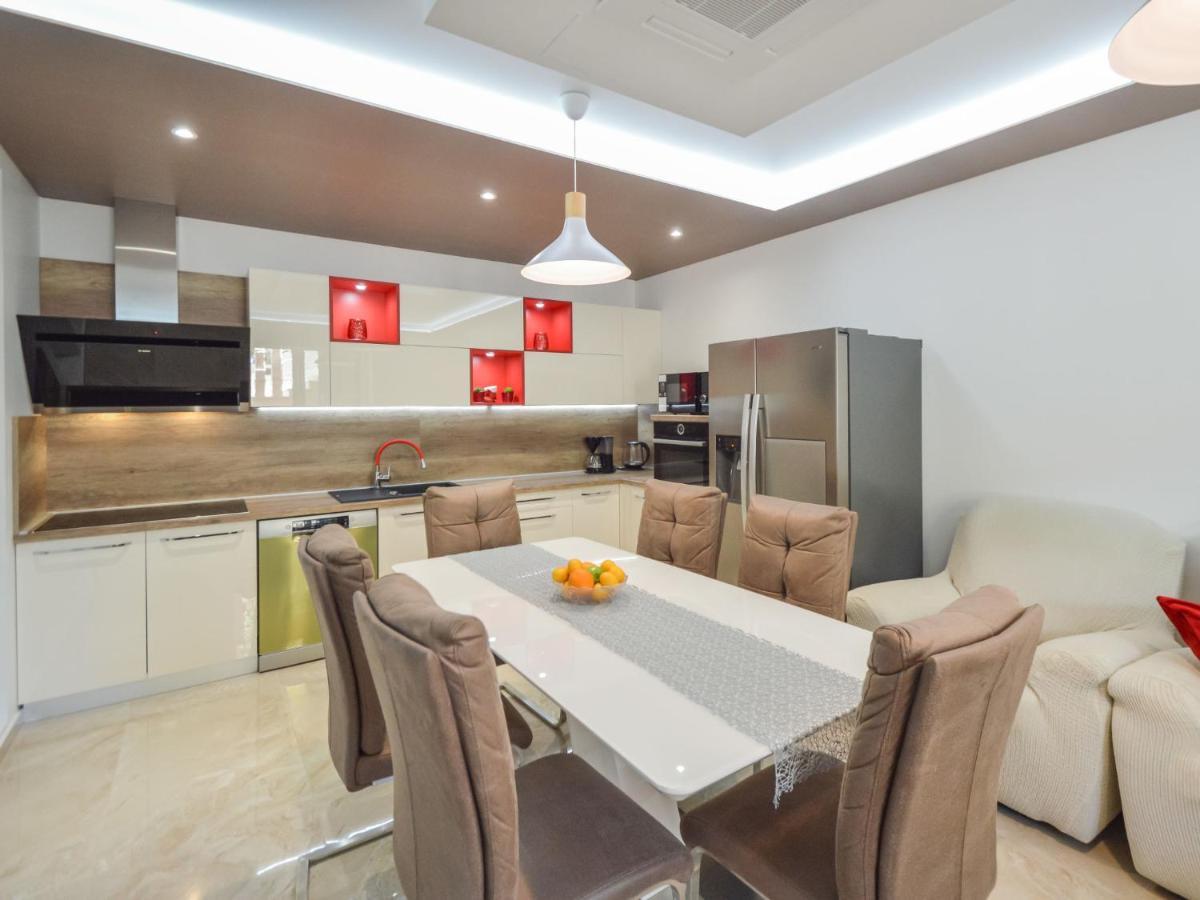 Apartment Mornar-5 By Interhome Трогир Екстериор снимка