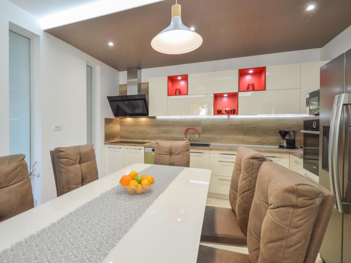 Apartment Mornar-5 By Interhome Трогир Екстериор снимка