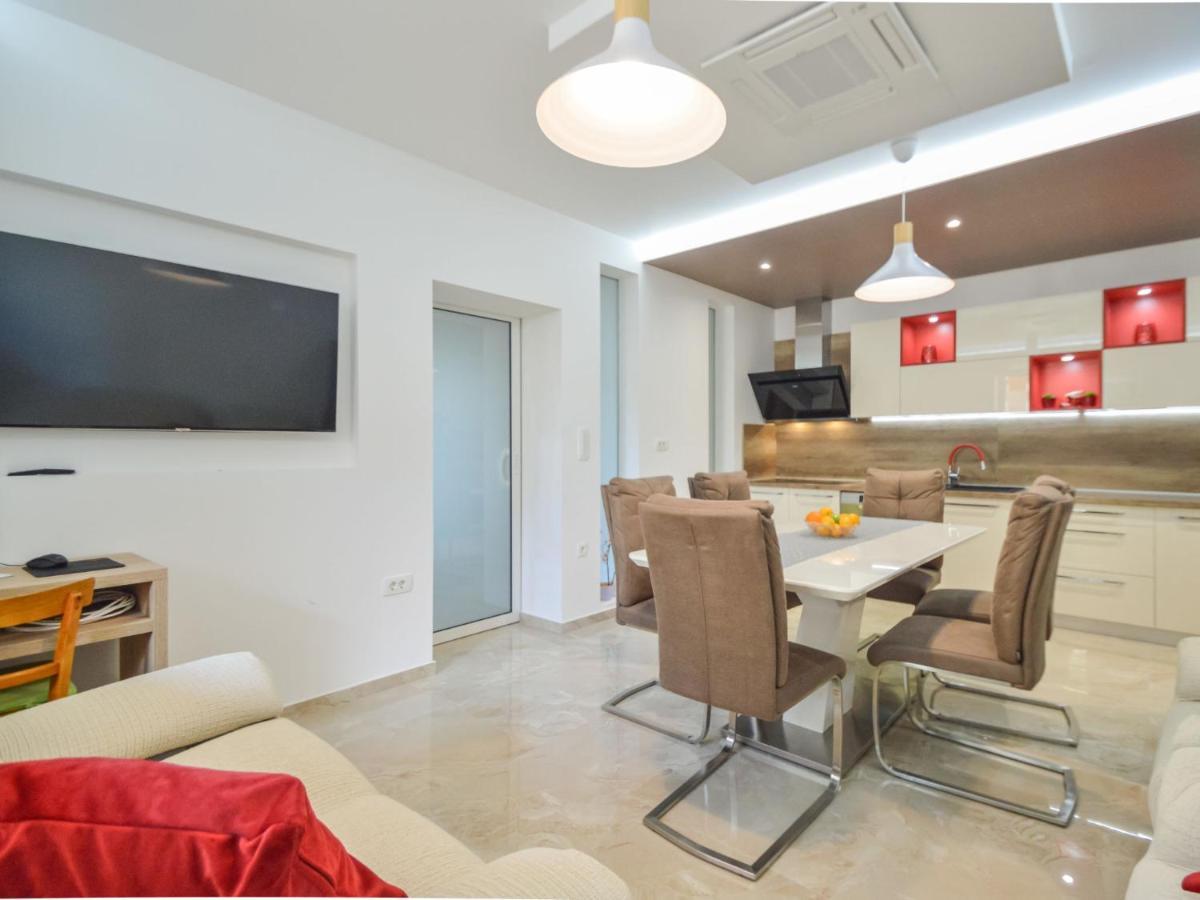 Apartment Mornar-5 By Interhome Трогир Екстериор снимка