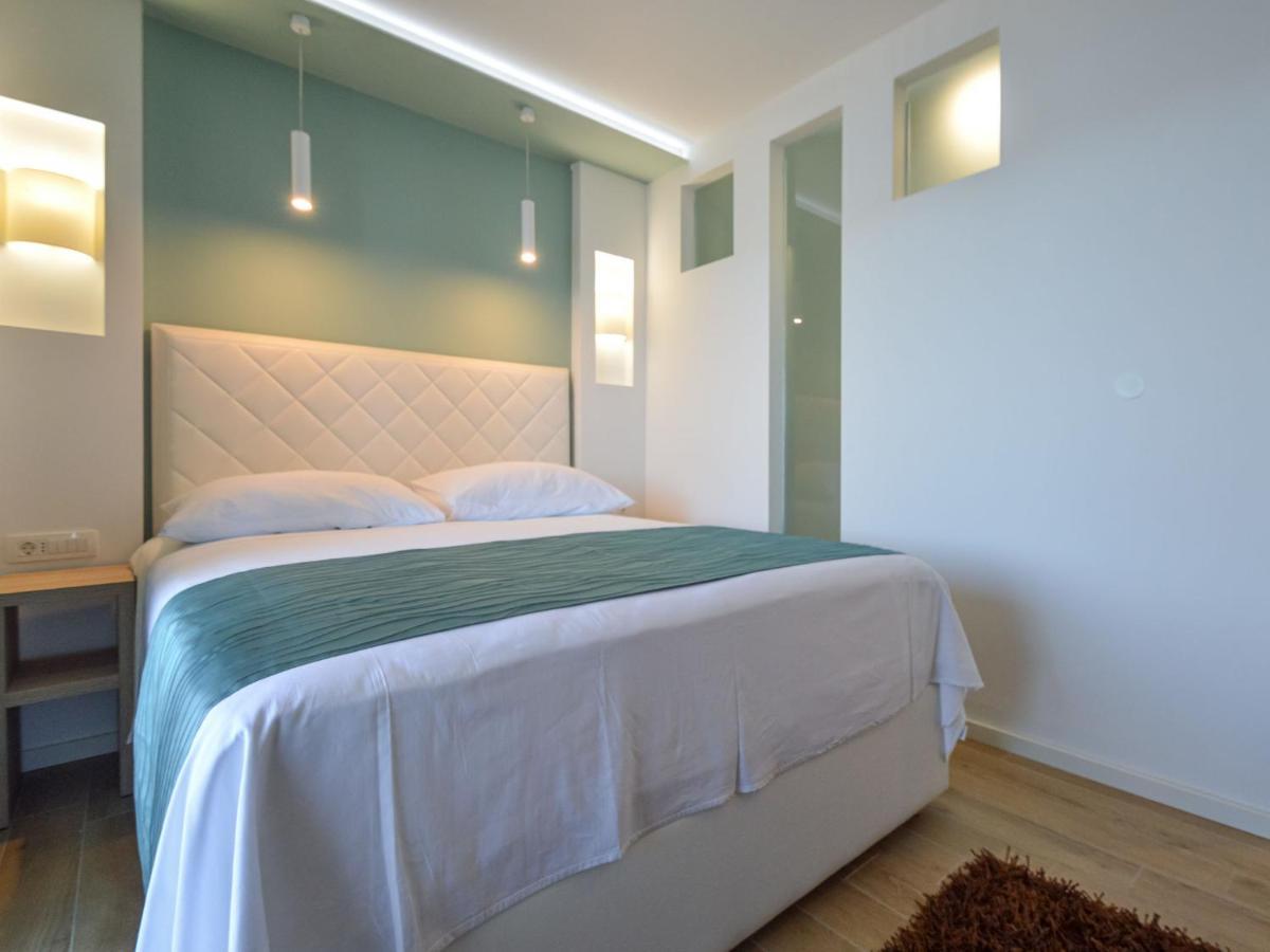 Apartment Mornar-5 By Interhome Трогир Екстериор снимка